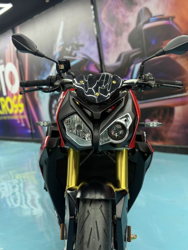 宝马 S 1000 R