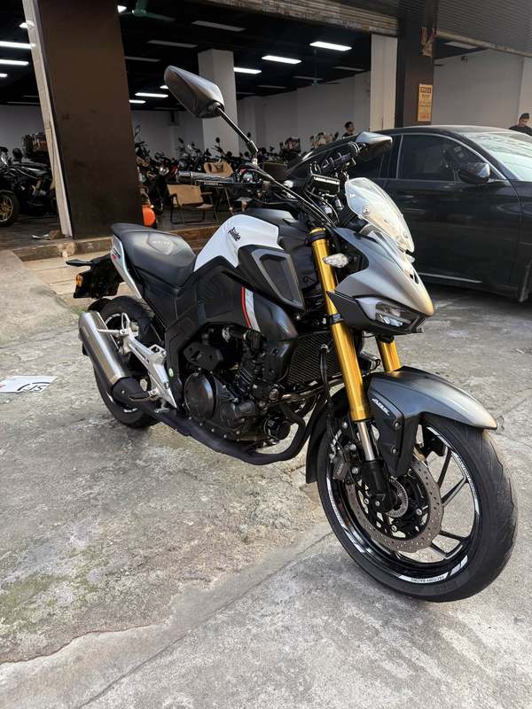 豪爵 XCR300