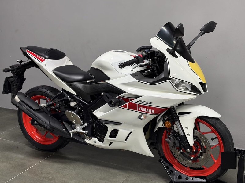 雅马哈 YZF-R3