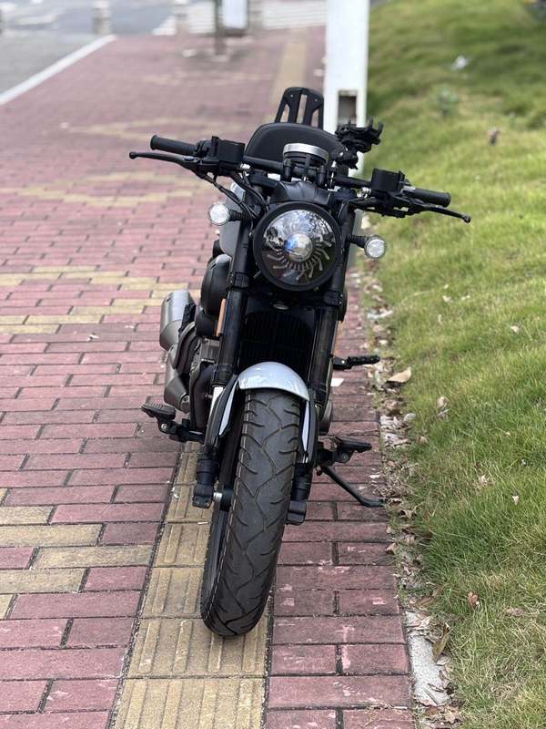 QJMOTOR 闪300S