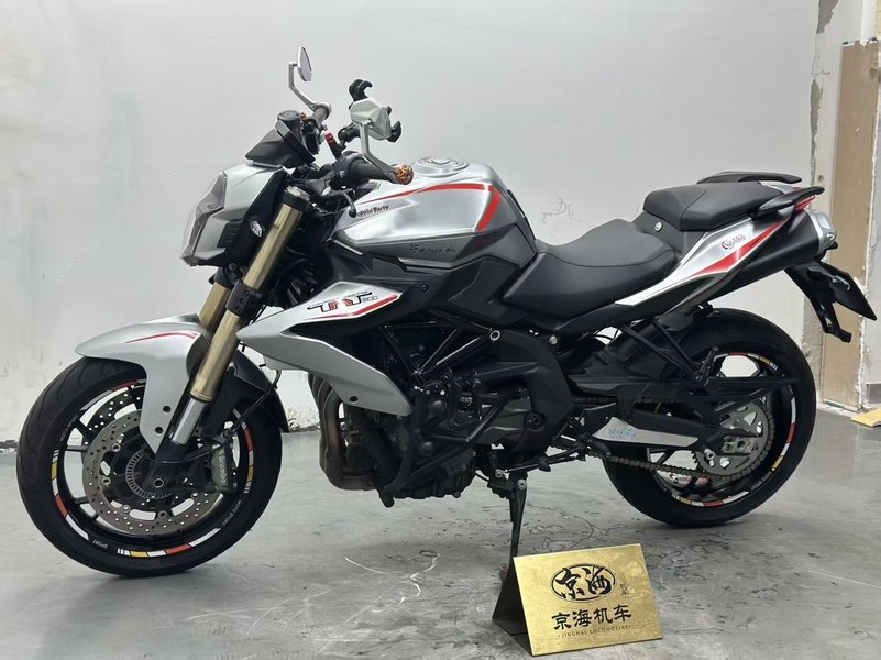 贝纳利 TNT600i