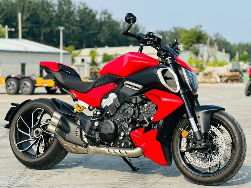 杜卡迪 Diavel V4