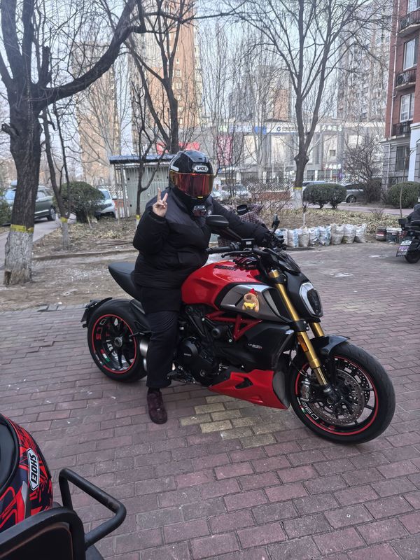 杜卡迪 Diavel 