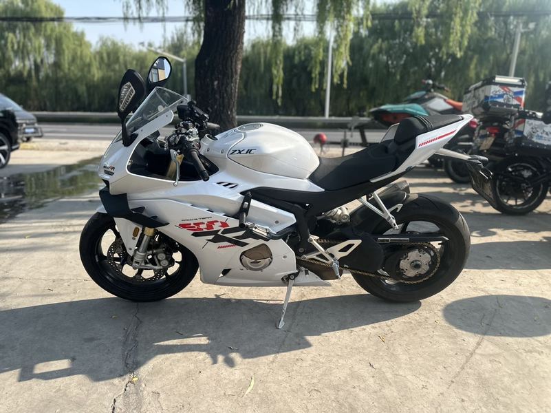 张雪机车 500RR