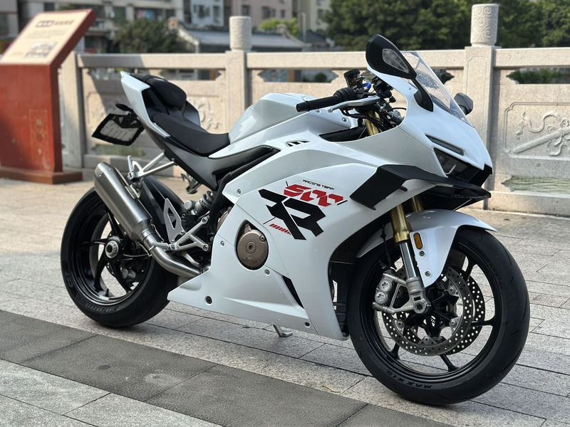 张雪机车 500RR