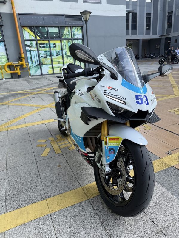 张雪机车 500RR