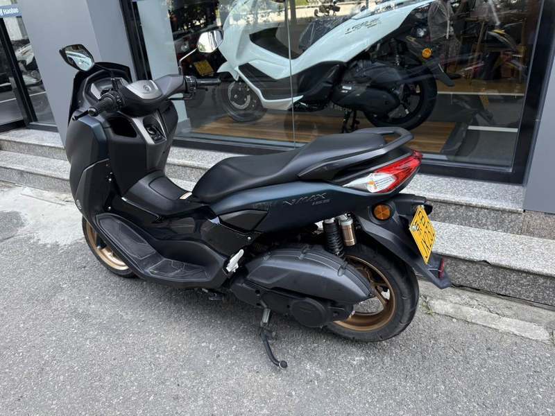 雅马哈 NMAX