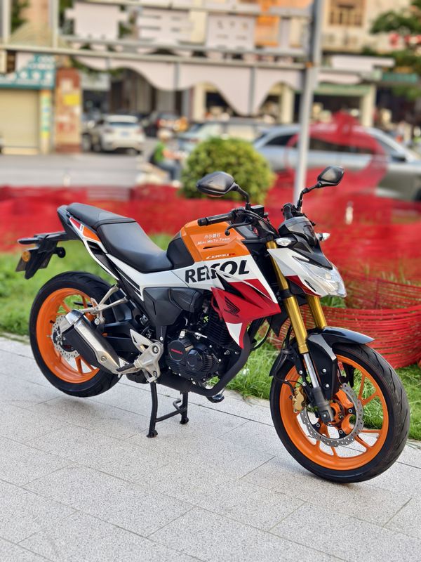 五羊本田 CB190R 暴锋眼