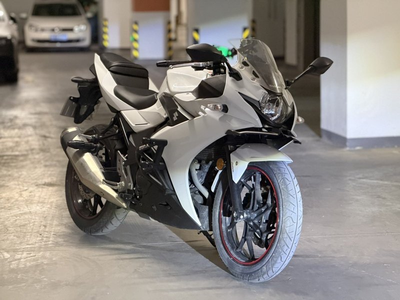 豪爵铃木 GSX250R