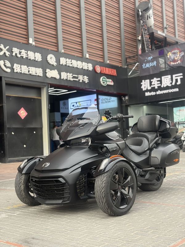 庞巴迪 Spyder F3 