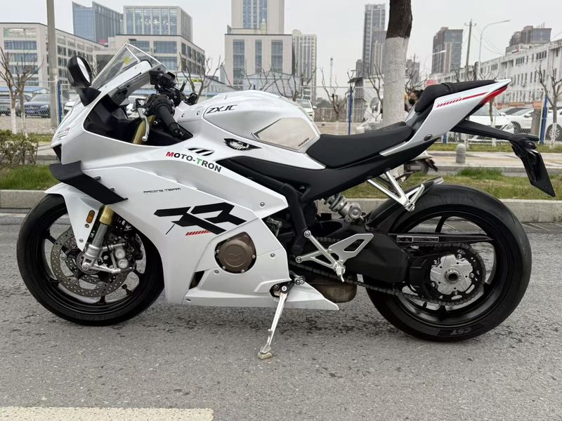 张雪机车 500RR