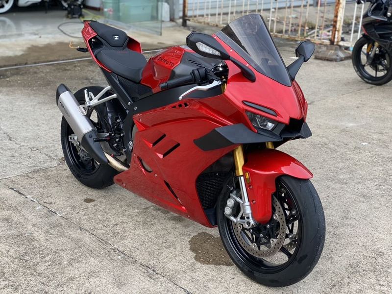 张雪机车 820RR