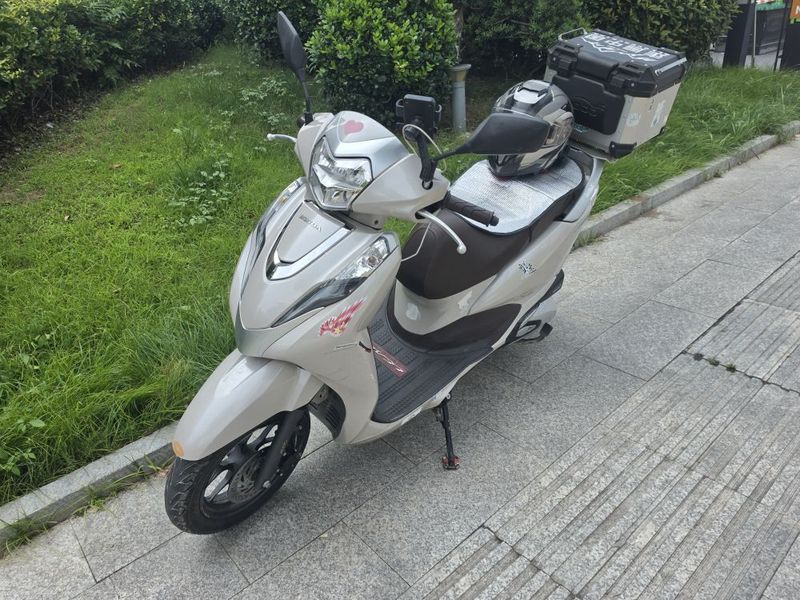 本田WING Lead125