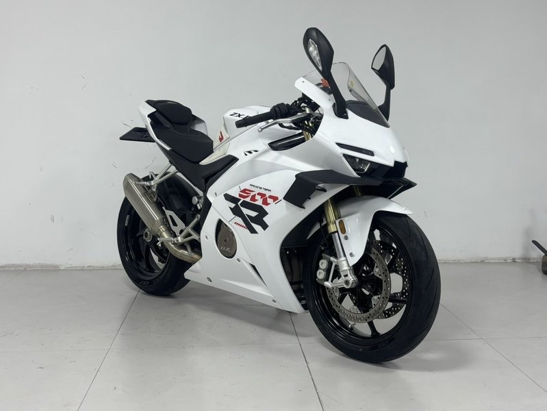 张雪机车 500RR
