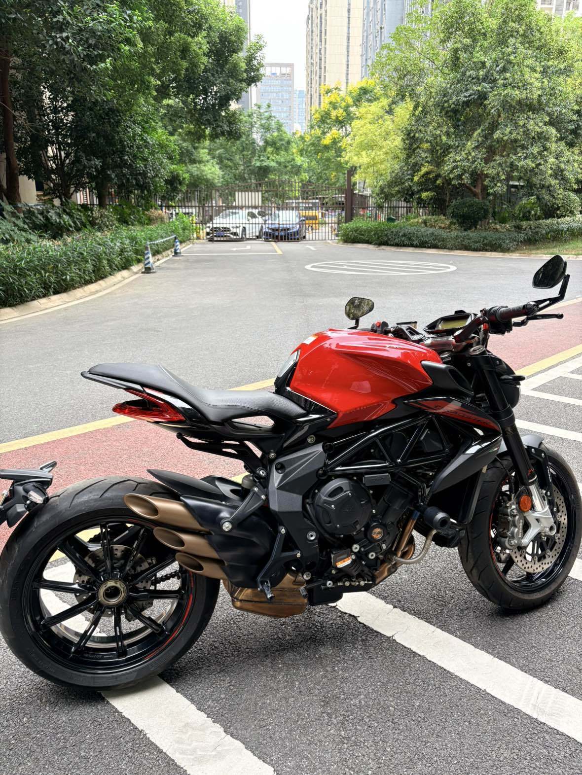 奥古斯塔 Dragster 800