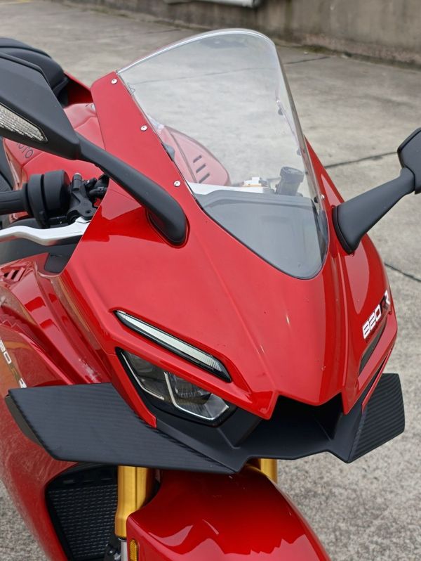 张雪机车 820RR