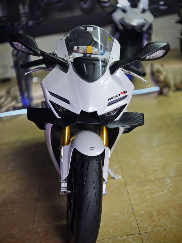 张雪机车 500RR