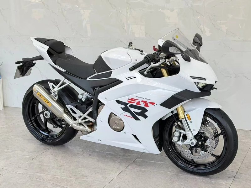 张雪机车 500RR