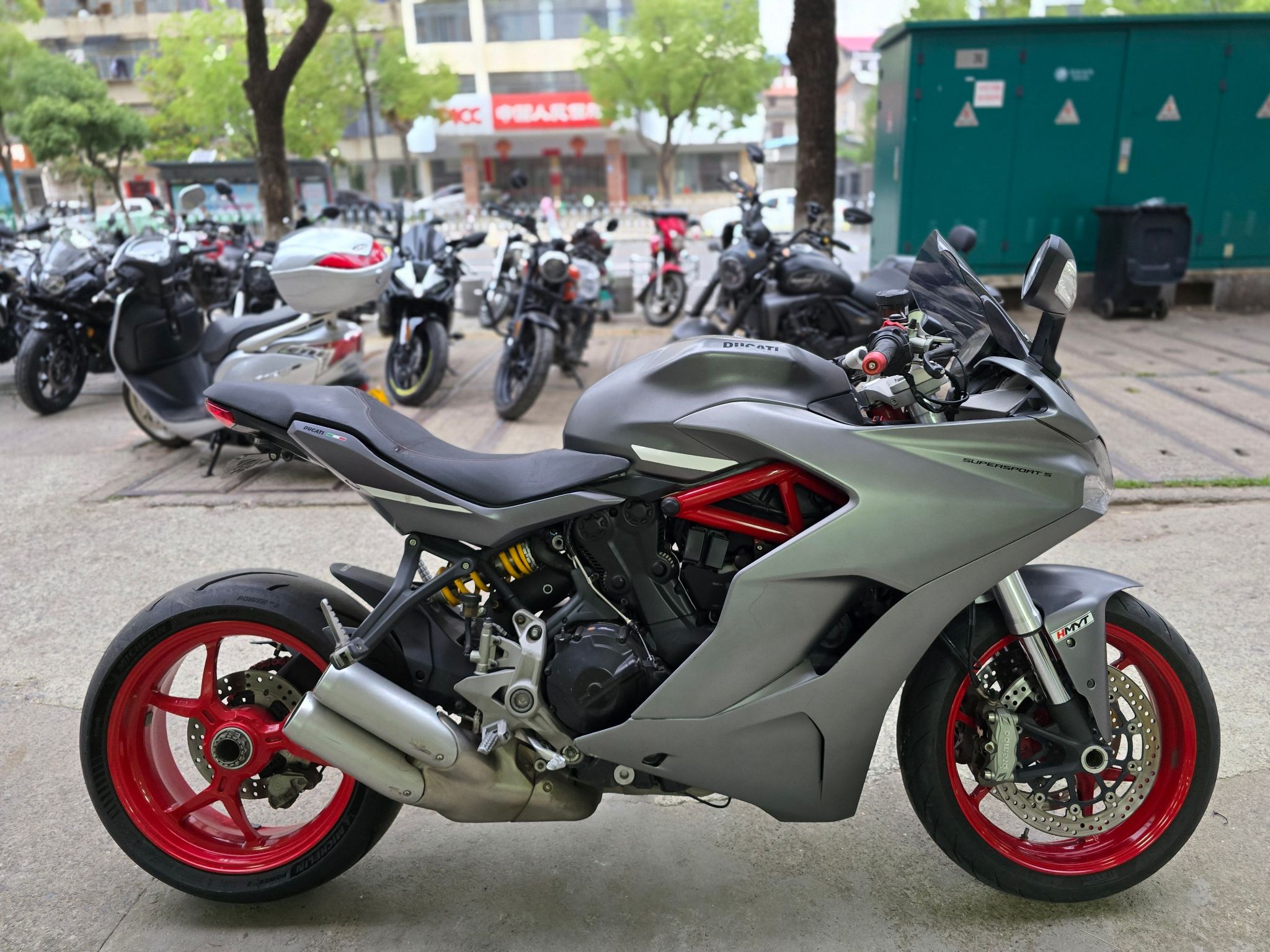 杜卡迪 SuperSport