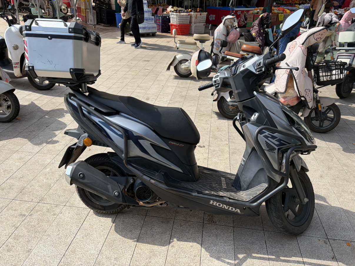 新大洲本田 裂行 RX125Fi