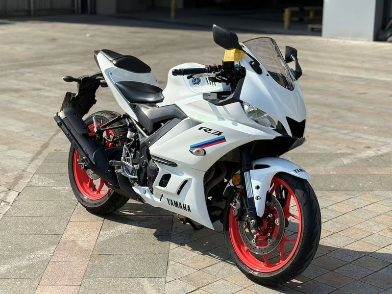 雅马哈 YZF-R3