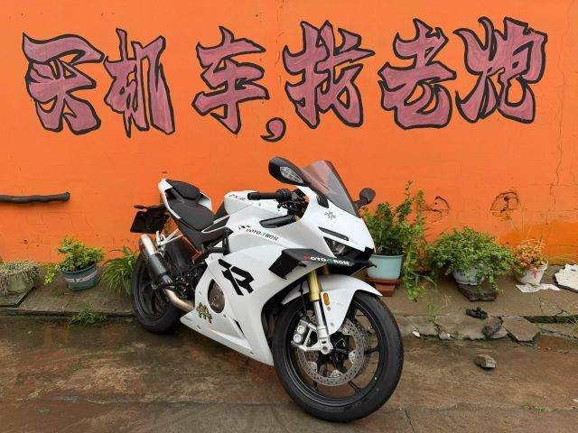 张雪机车 500RR
