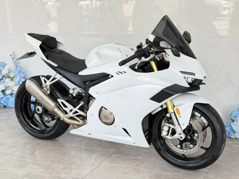 张雪机车 500RR