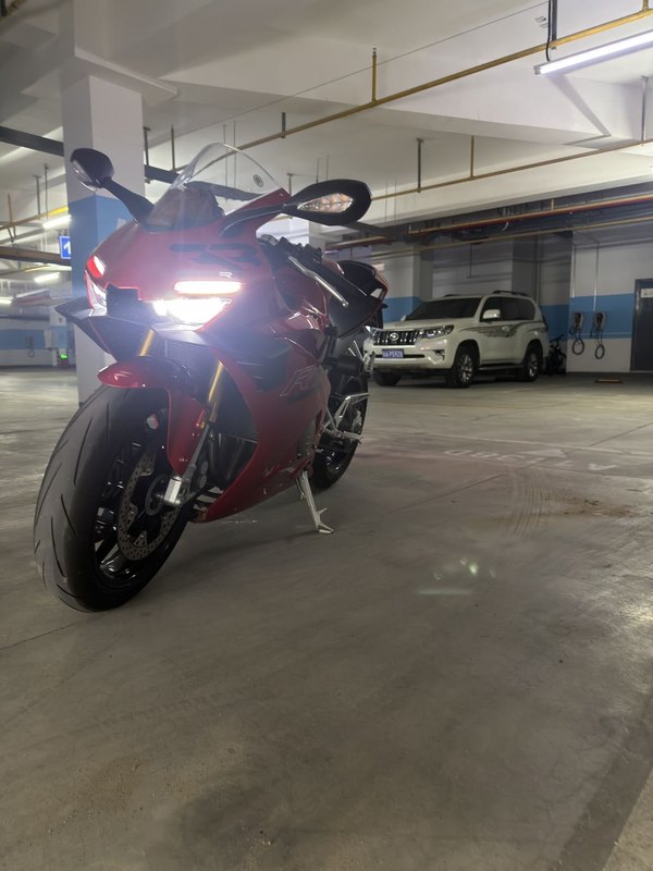 张雪机车 500RR