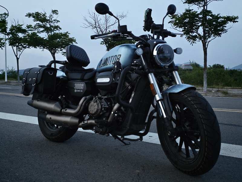 QJMOTOR 闪300S