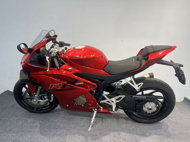 张雪机车 500RR