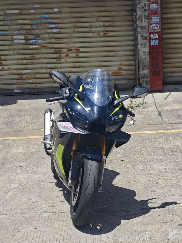 张雪机车 820RR