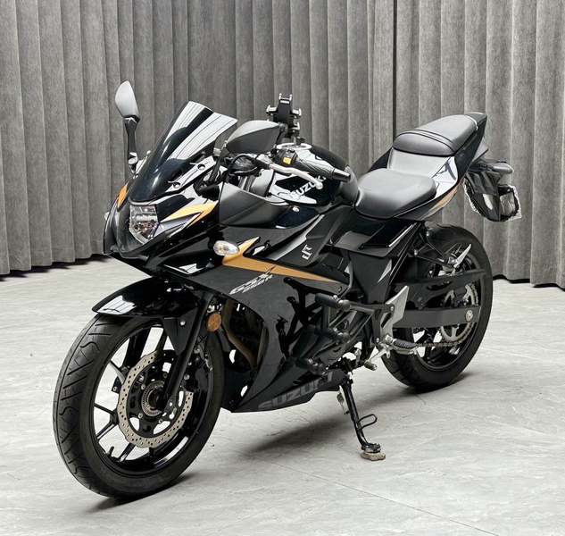 豪爵铃木 GSX250R