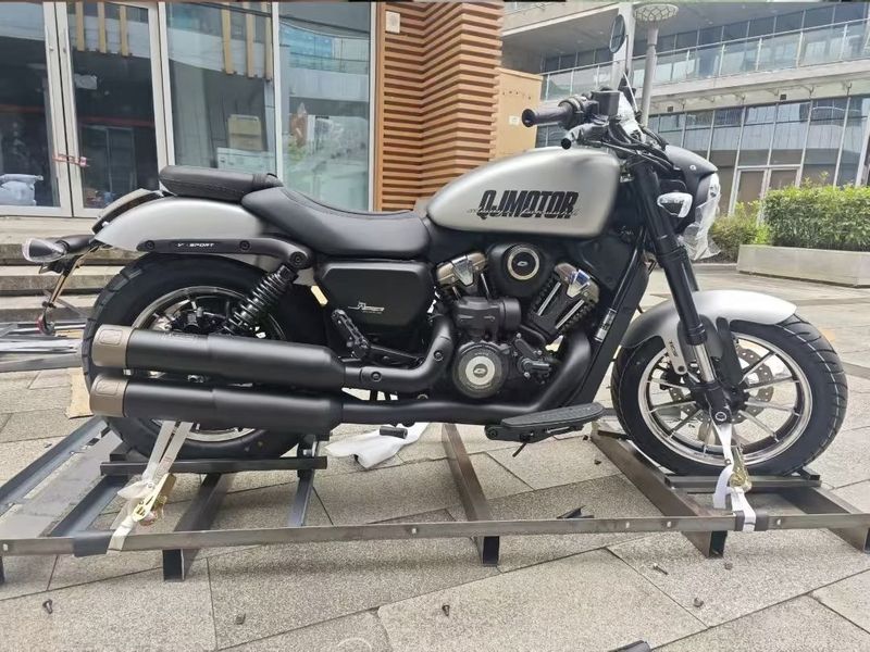 QJMOTOR 闪300S