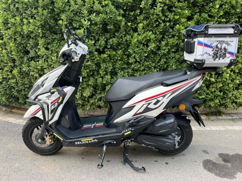 新大洲本田 裂行 RX125Fi
