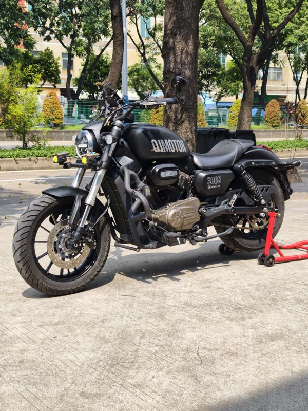 QJMOTOR 闪300S