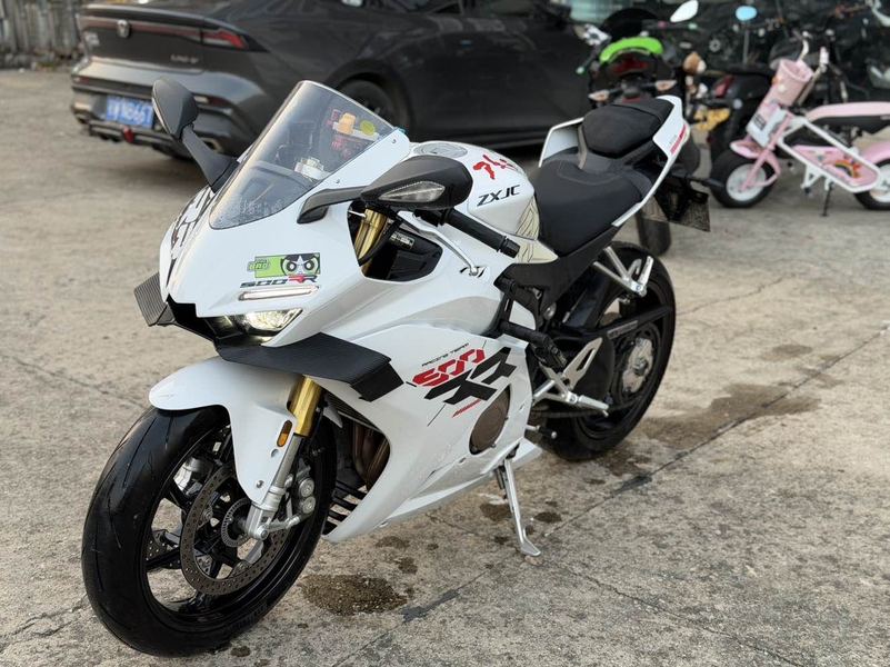 张雪机车 500RR