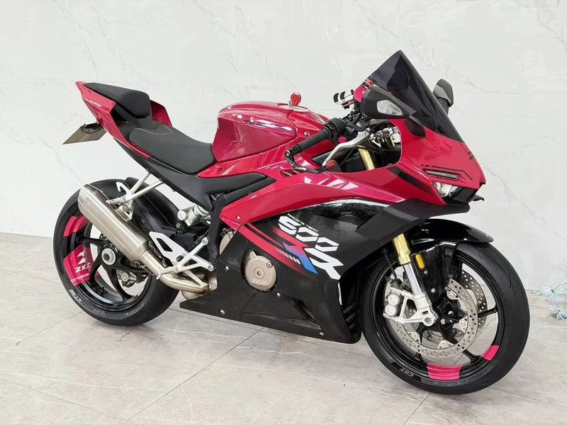 张雪机车 500RR