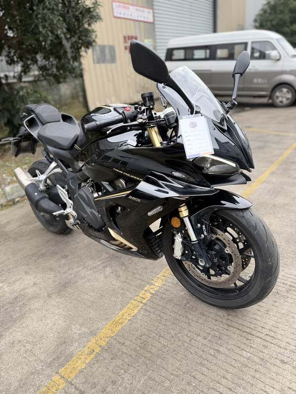 QJMOTOR 赛800