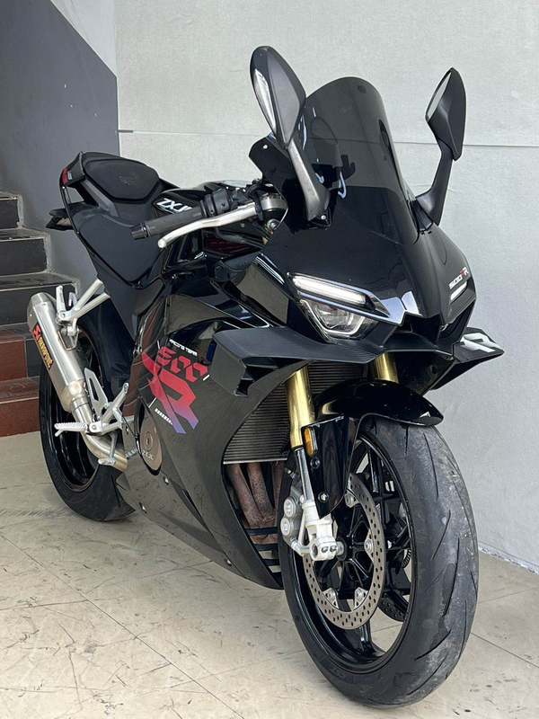 张雪机车 500RR