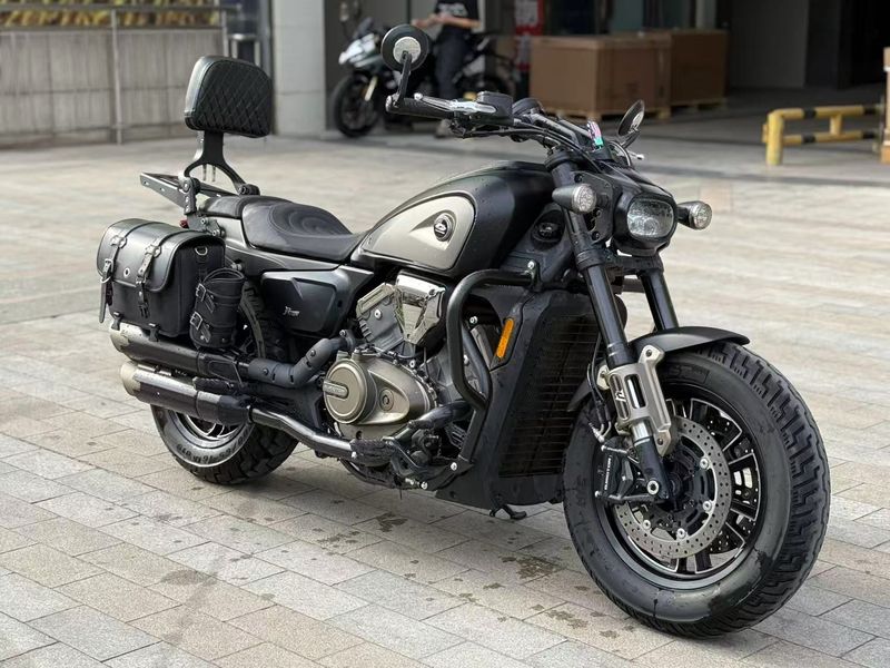 QJMOTOR 闪600