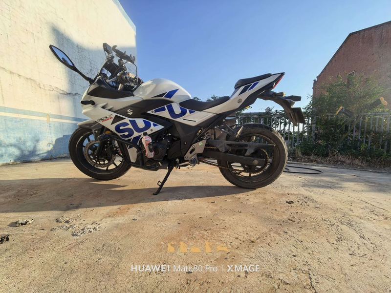 豪爵铃木 GSX250R