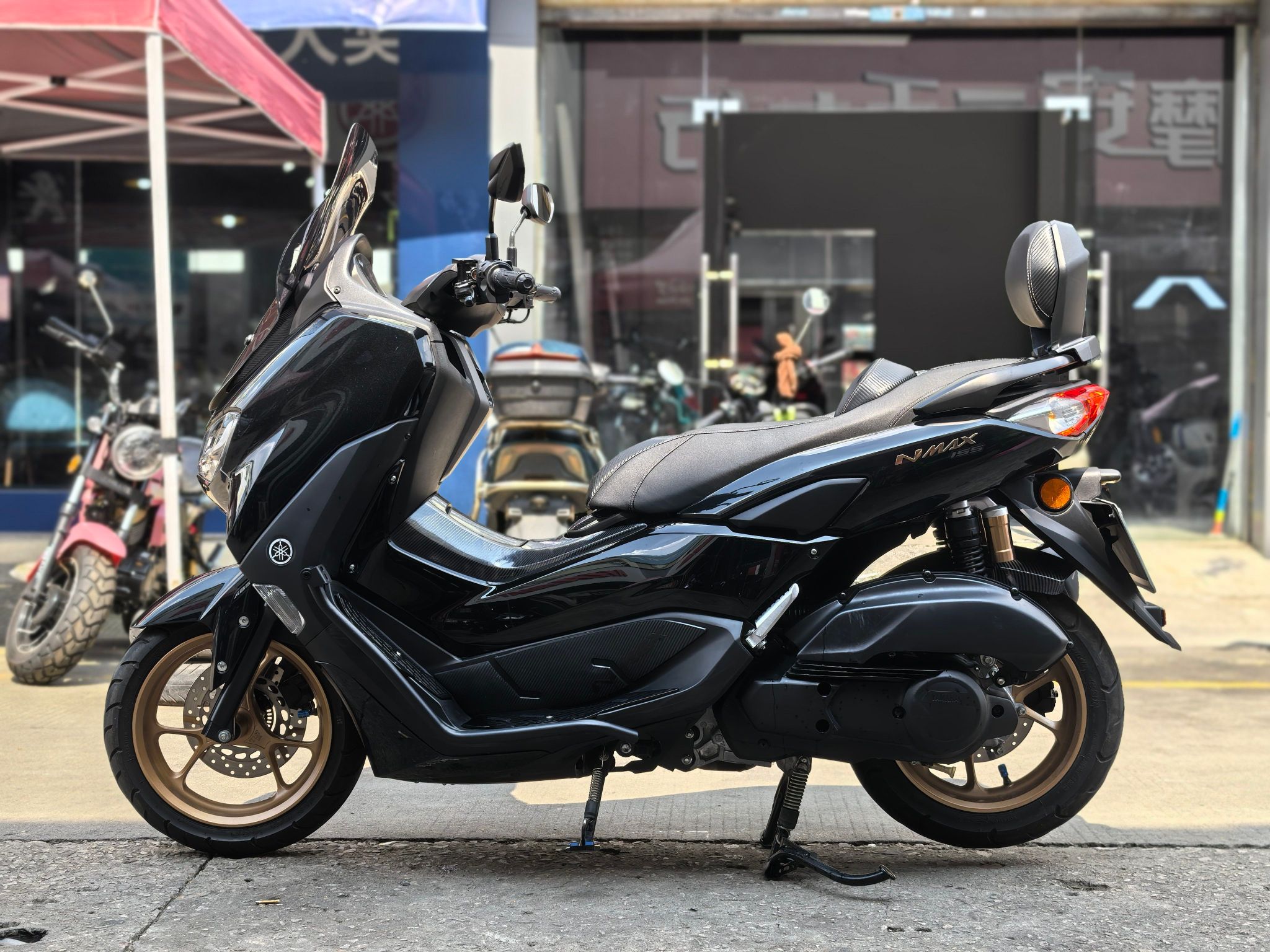 雅马哈 NMAX
