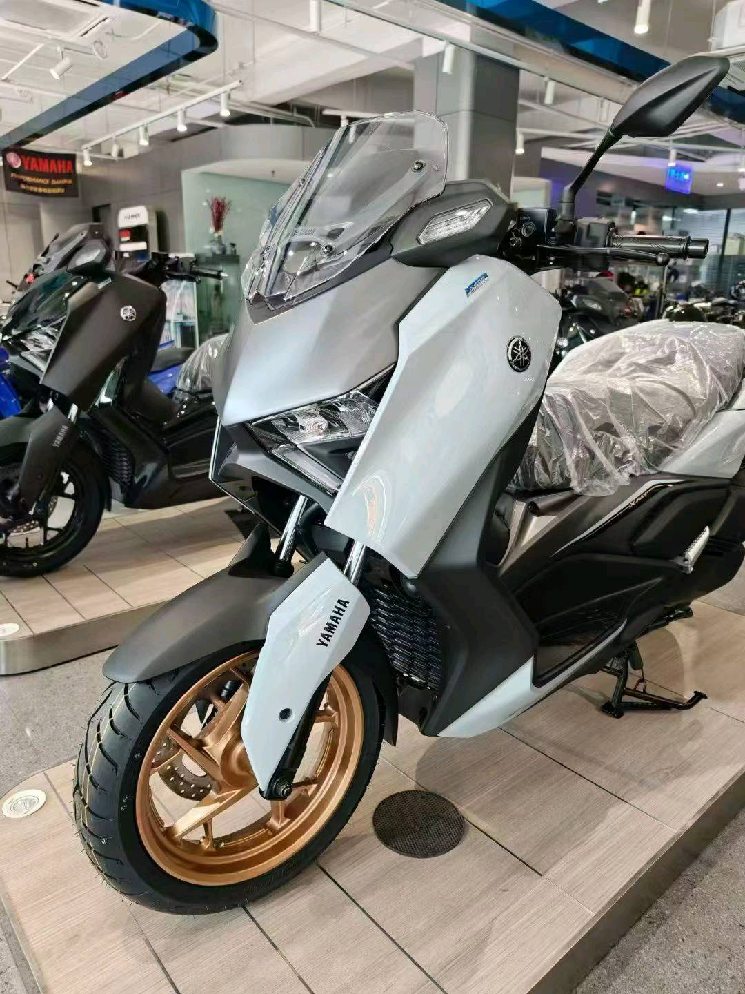 雅马哈 XMAX